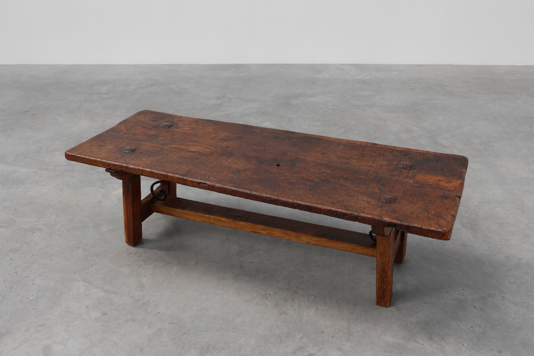 17th Century Spanish Brutalist coffee table in wood and wrought ironthumbnail